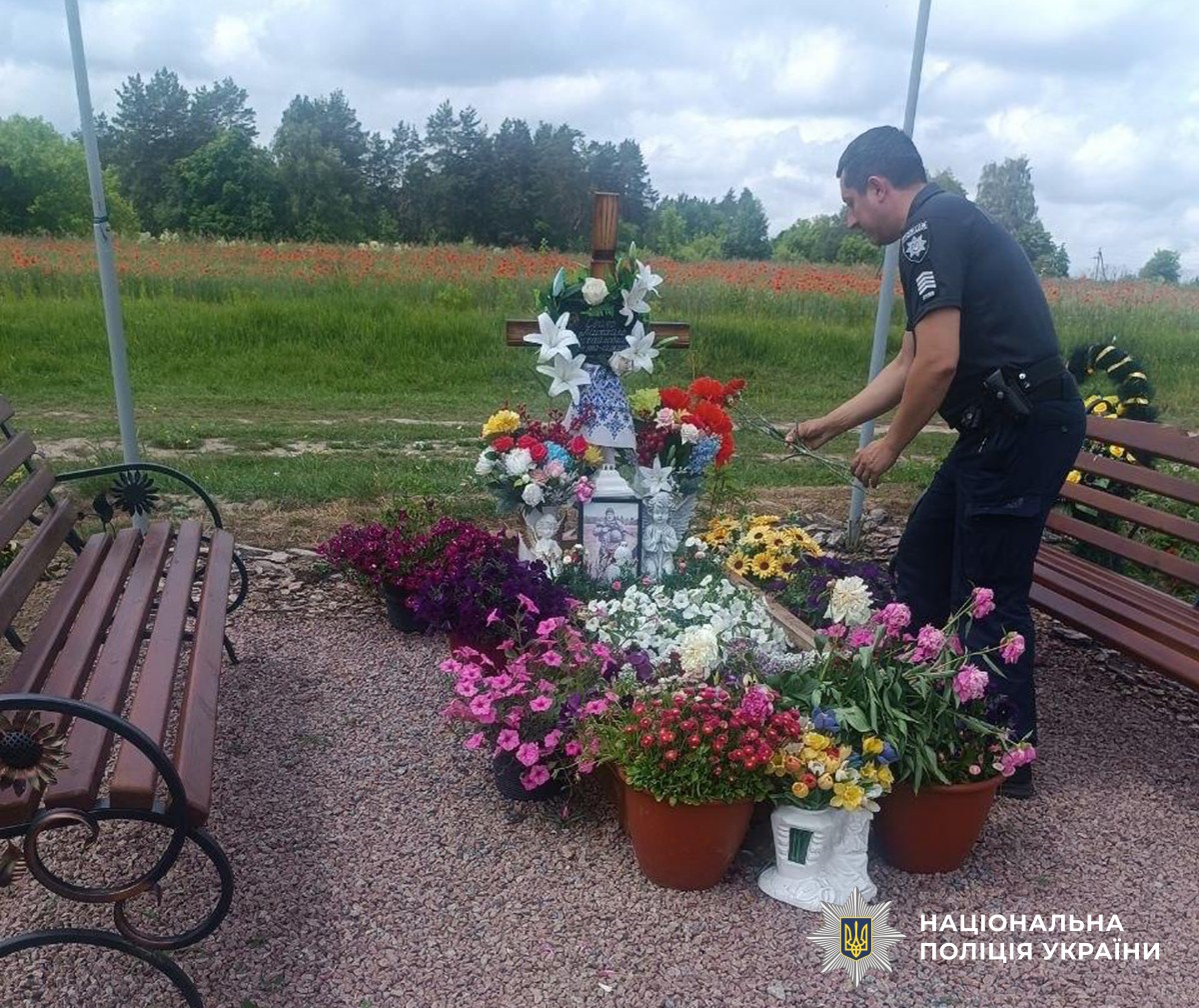Новини Житомира - фото з На Житомирщині вшанували пам’ять полеглих бійців стрілецького батальйону поліції області