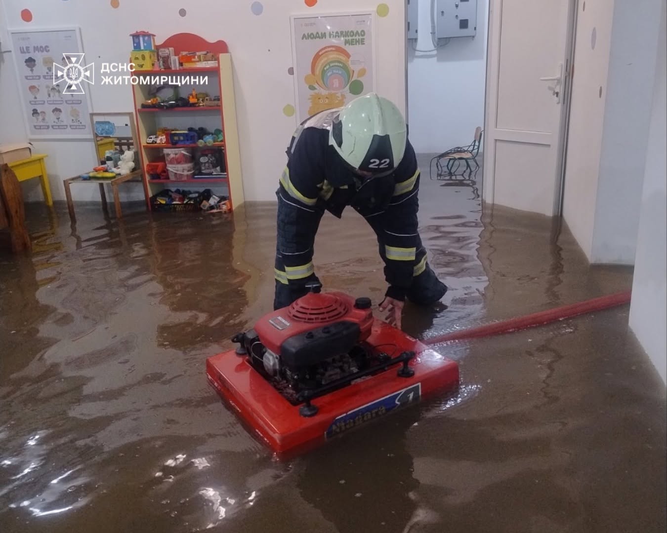 Новини Житомира - фото з Після рясних злив рятувальники відкачували воду у господарствах Бердичівського та Житомирського районів