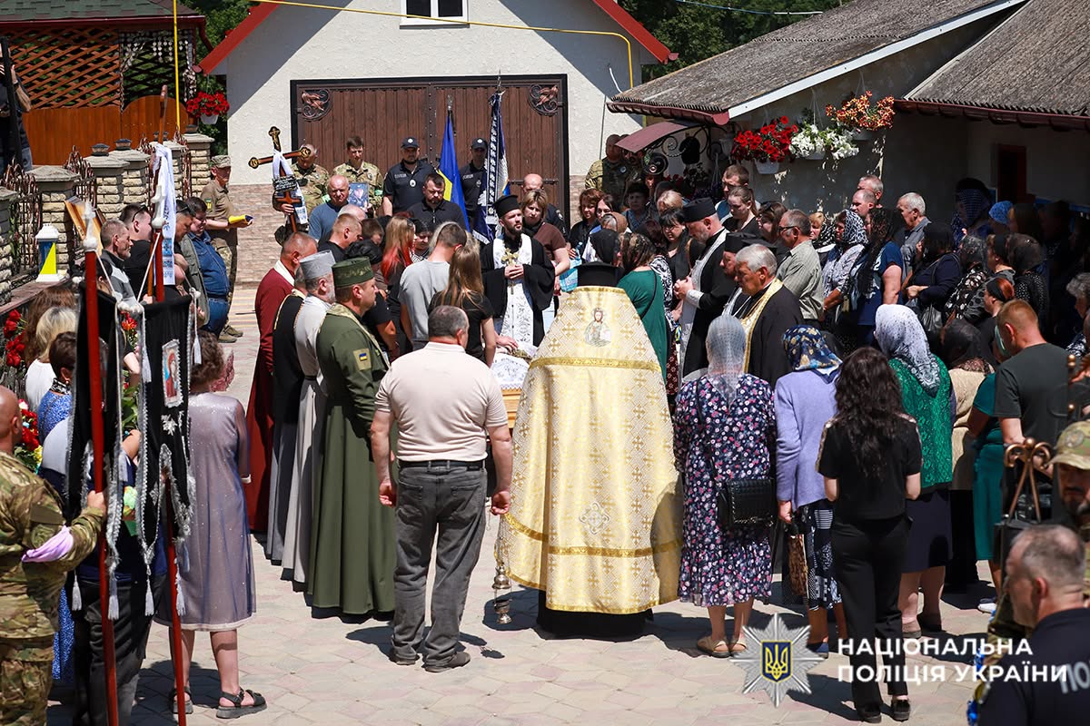 Новини Хмельницького - фото з На Хмельниччині попрощалися із поліцейським Ігорем Мельником