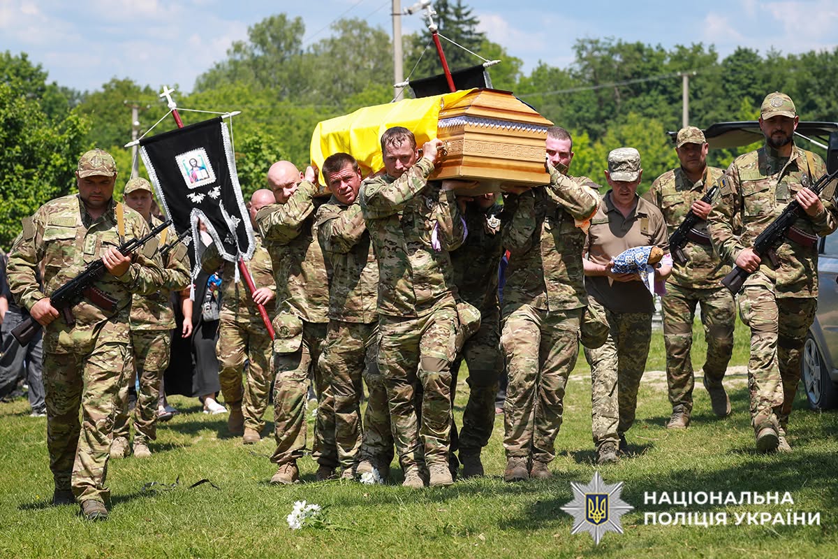 Новини Хмельницького - фото з На Хмельниччині попрощалися із поліцейським Ігорем Мельником