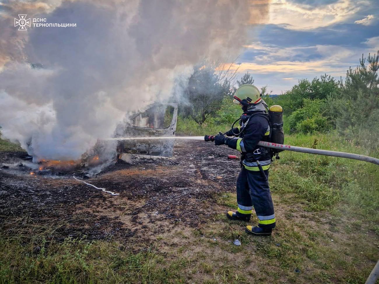 Новини Тернополя - фото з У полі на Тернопільщині горів комбайн