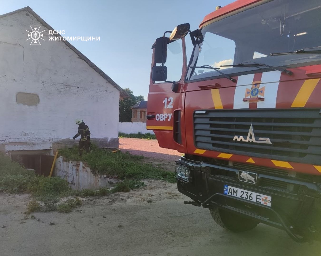Новини Житомира - фото з В Овручі через опади затопило підвал допоміжної будівлі церкви: рятувальники викачали близько 200 куб. м води