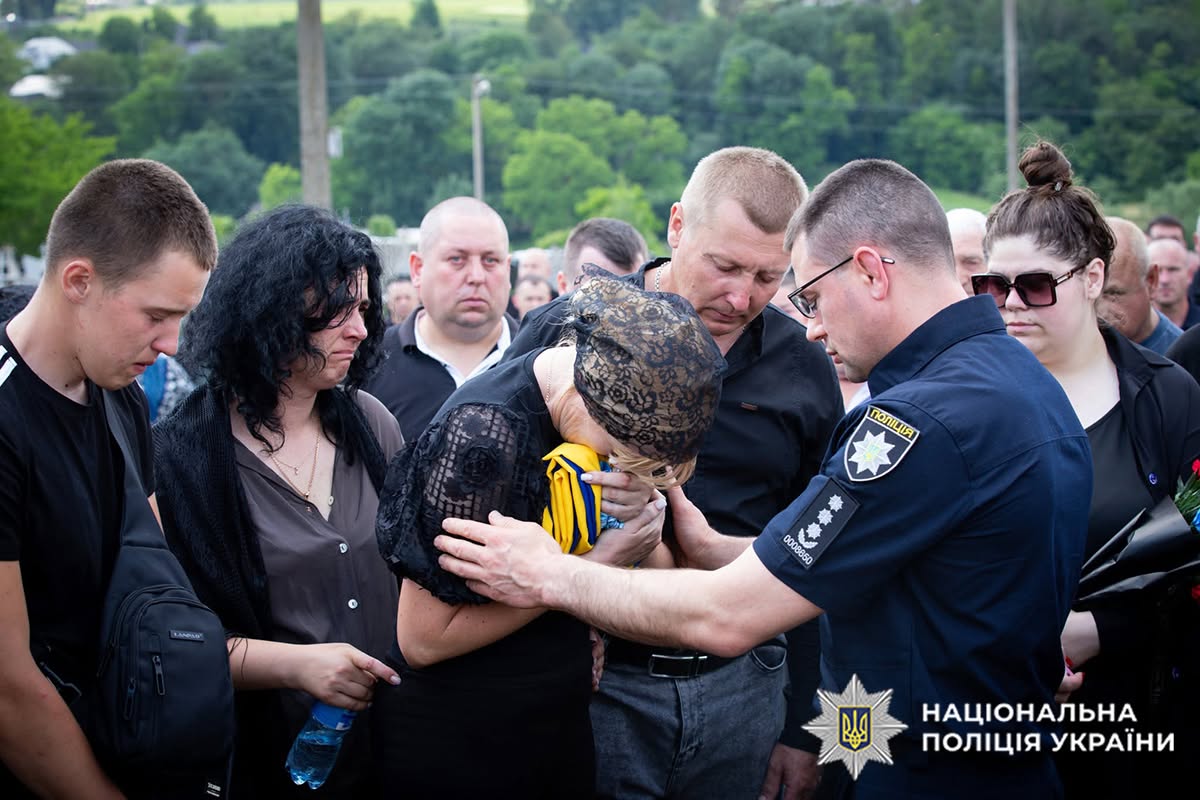 Новини Хмельницького - фото з На Хмельниччині попрощалися із поліцейським Ігорем Мельником