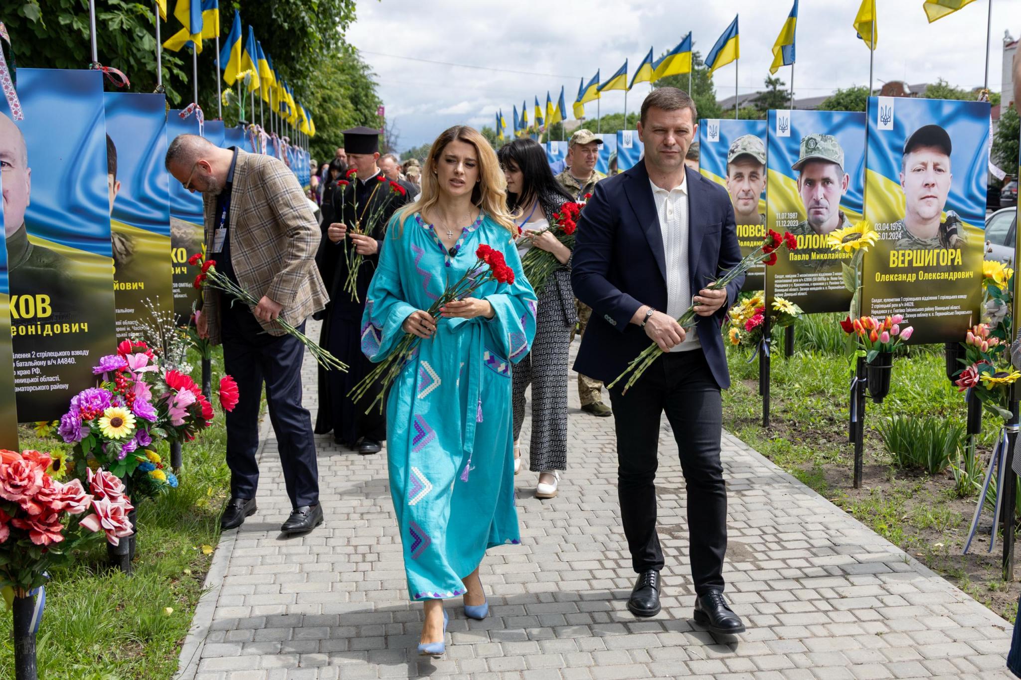 Новини Козятина - фото з Микола Філонов разом із партнерами передали військовим 13 автомобілів та обладнання на майже 5 мільйонів гривень (БФ «Український Альянс»)