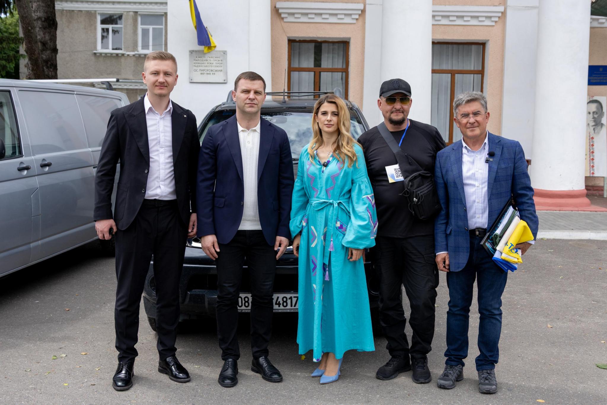 Новини Козятина - фото з Микола Філонов разом із партнерами передали військовим 13 автомобілів та обладнання на майже 5 мільйонів гривень (БФ «Український Альянс»)