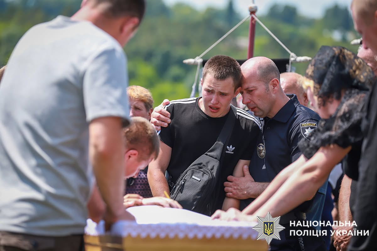 Новини Хмельницького - фото з На Хмельниччині попрощалися із поліцейським Ігорем Мельником