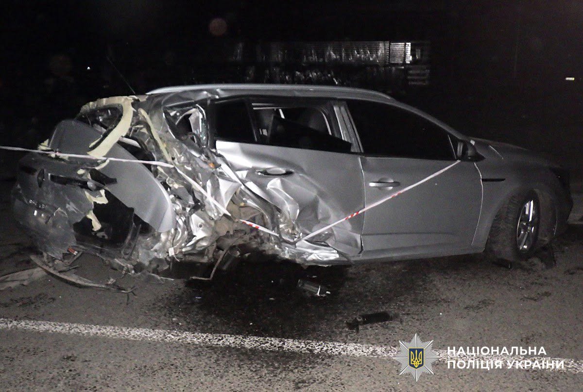Новини Житомира - фото з В Орвучі водій Subaru виїхав на узбіччя та зіткнувся з припаркованими Renault та Audi: травмовані керманич і пасажирка