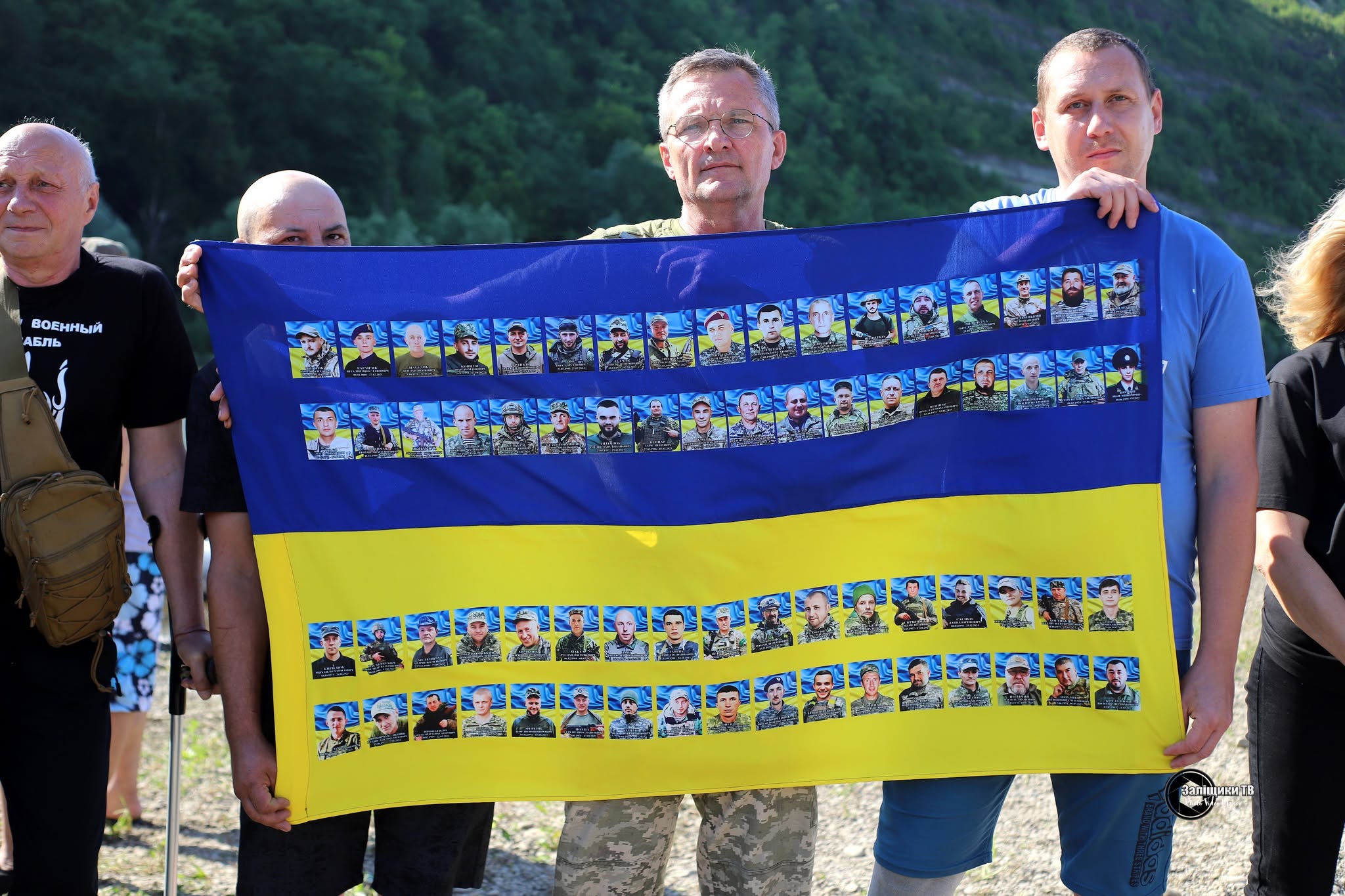 Новини Тернополя - фото з З веслами, піснями і жартами: пів сотні ветеранів підкорили Дністер на байдарках