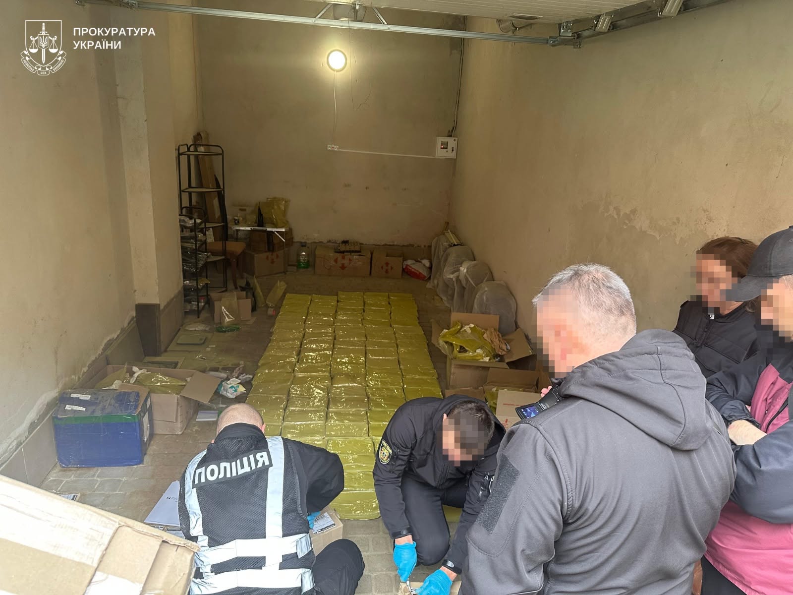 Новини Тернополя - фото з Судитимуть сімох учасників групи, яка продавала кратом по всій Україні