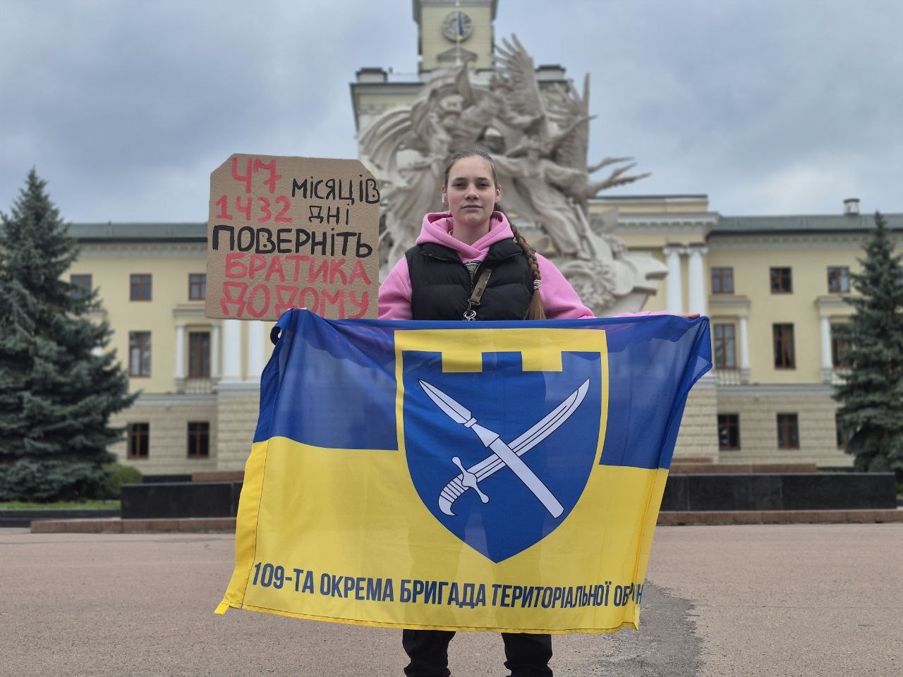 Новини Хмельницького - фото з Дочекалася двох братів із полону: історія Олени, яка щоп’ятниці виходить на акцію у Хмельницькому