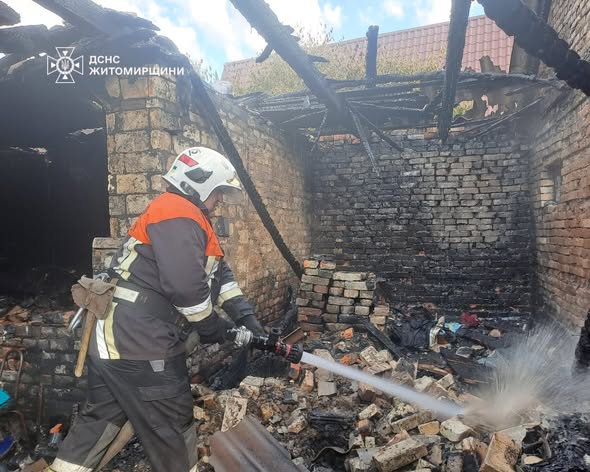 Новини Житомира - фото з На пожежі в житловому будинку в Баранівці виявили загиблого чоловіка