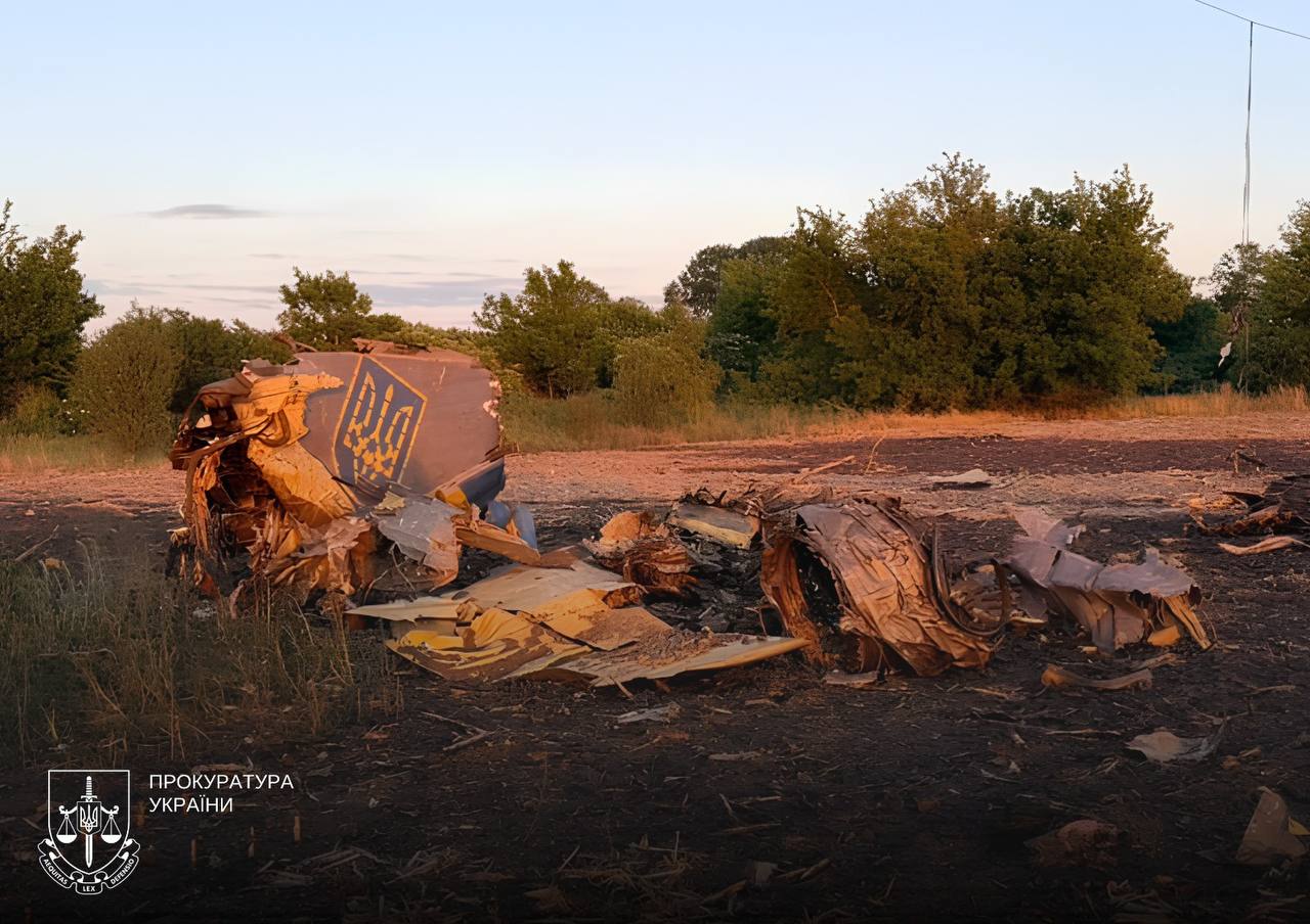Новини Хмельницького - фото з ДБР вилучили «чорний ящик» на місці падіння бомбардувальника Су-24М на Хмельниччині