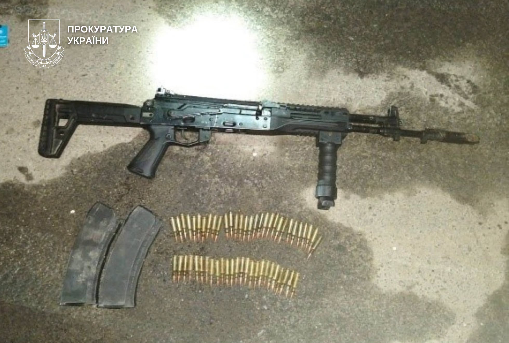 Новини Хмельницького - фото з Стрілянина біля ТЦК на Хмельниччині: затримали чоловіка з автоматом Стрілянина біля ТЦК на Хмельниччині: затримали чоловіка з автоматом