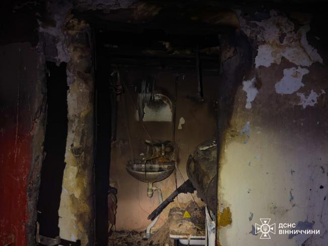 Новини Вінниці - фото з Чорний дим над Тяжиловом: на вулиці Складській горів недіючий автобус