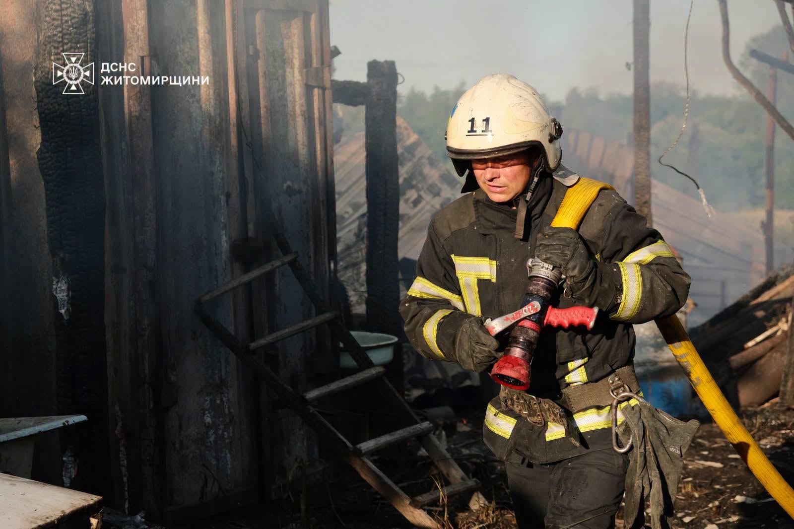Новини Житомира - фото з Понад дві години тривало гасіння пожежі в селі Луки Житомирського району