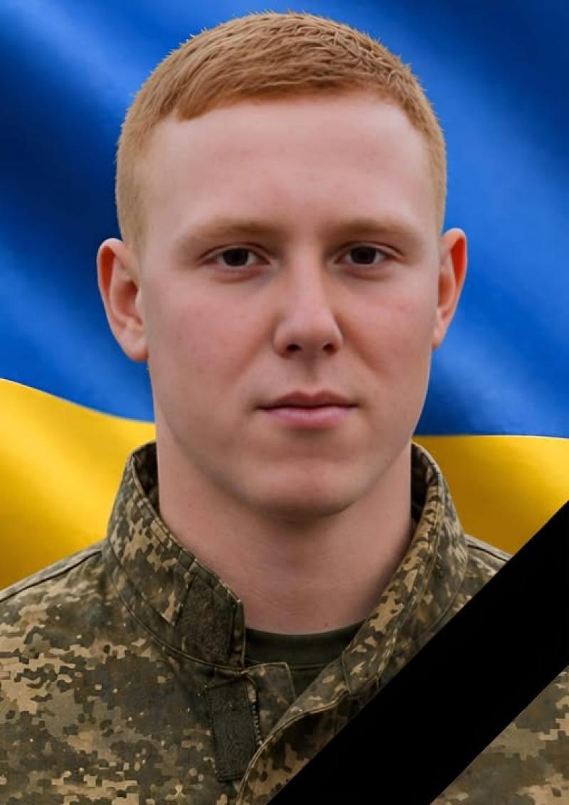 Новини Тернополя - фото з Порозкидали оздоблення та поламали квіти: хто поглумився над могилою Героя, з’ясовує поліція