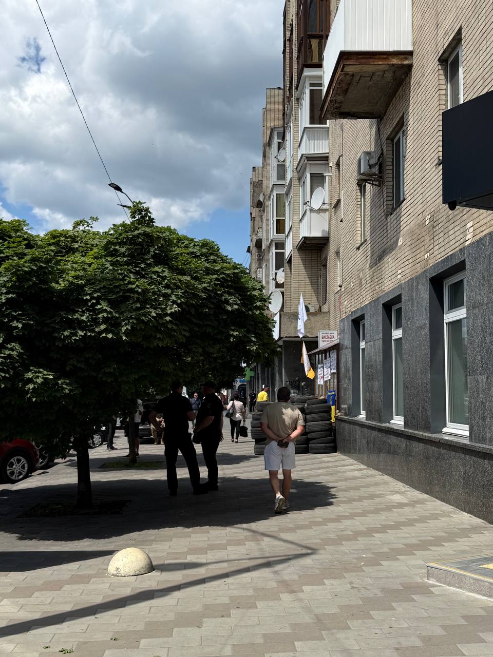 Новини Житомира - фото з Чия правда: волонтери заявляють про захоплення приміщення у центрі міста, а представники власника стверджують, що все законно