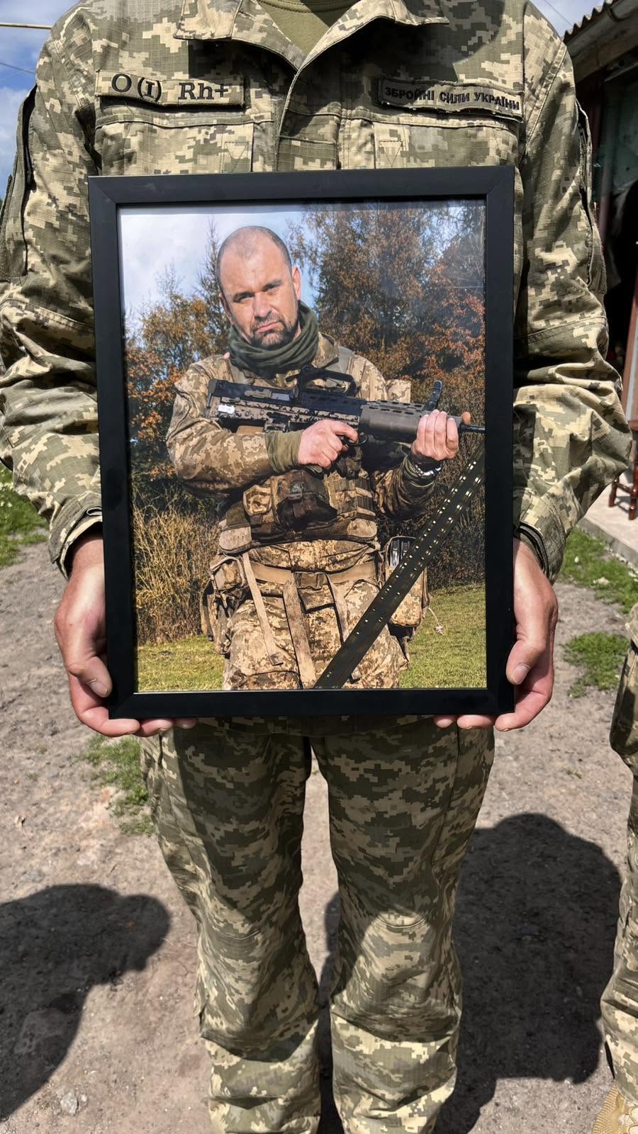 Новини Козятина - фото з «В ту мить, коли труну вкрила земля — здригнулася душа». Прощалися з Героєм Юрієм Лисенком