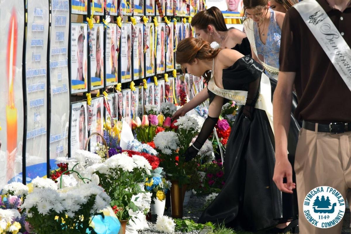 Новини Тернополя - фото з З ходою, вальсом і вшануванням Героїв: у Шумську відбулося свято випускників