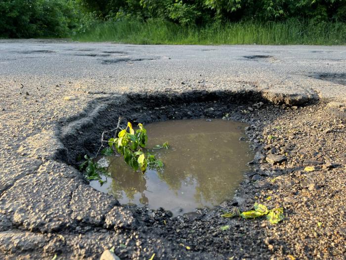Новини Вінниці - фото з «Не пройшло і року»: що сталося з відремонтованою дорогою на Бар?
