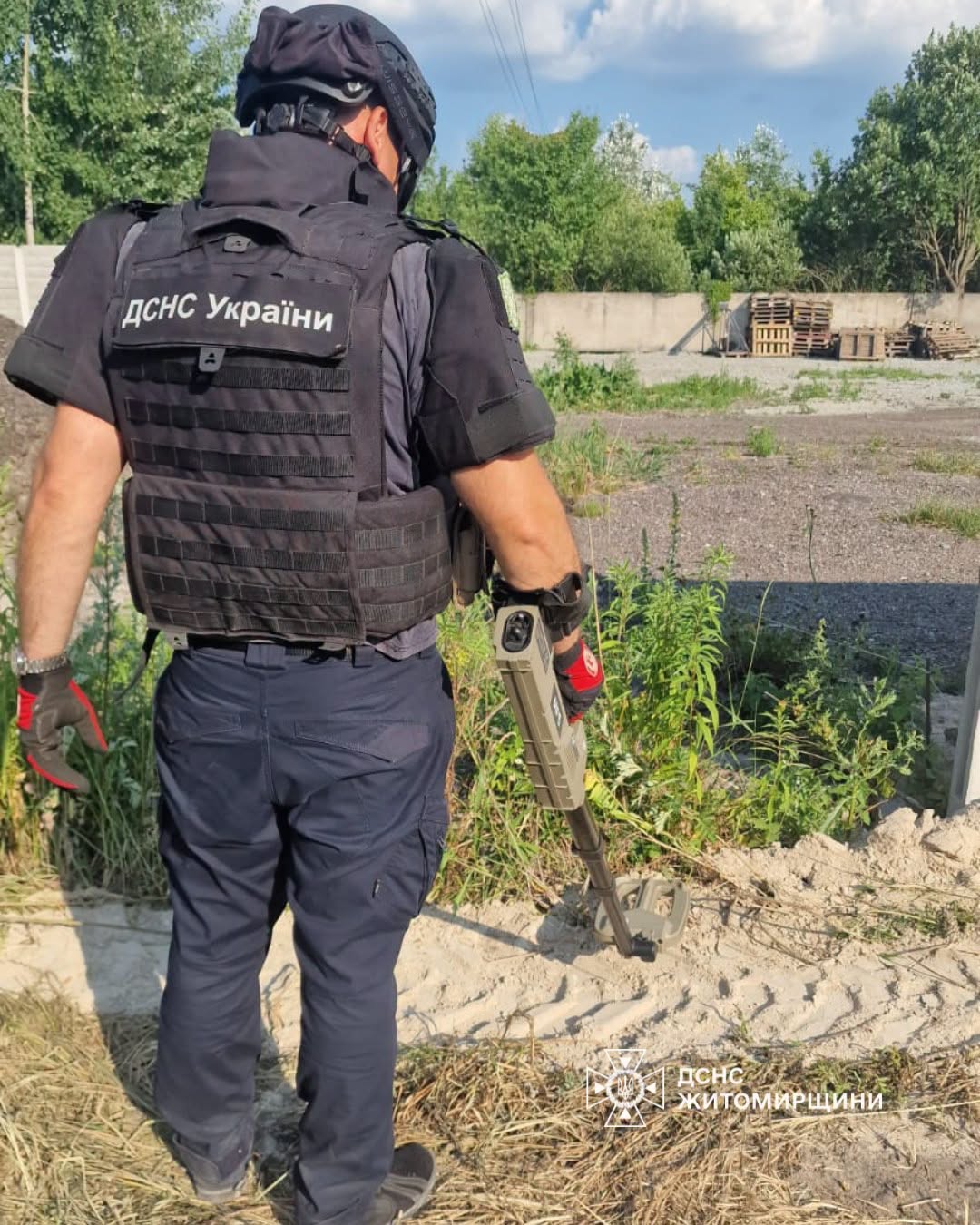 Новини Житомира - фото з В Овручі на власній земельній ділянці чоловік виявив протитанкову міну часів Другої світової війни
