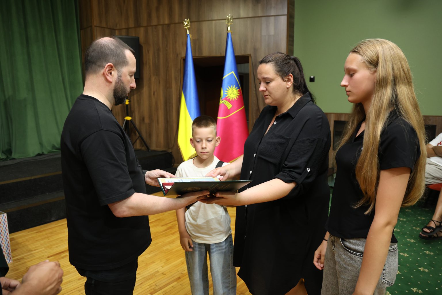 Новини Хмельницького - фото з У Хмельницькому вручили державні нагороди родинам загиблих захисників (ІМЕНА)
