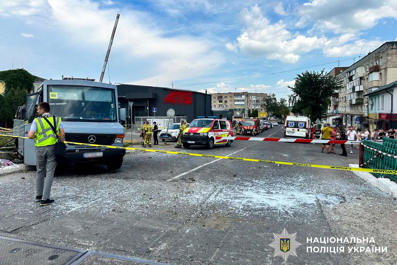 Новини Тернополя - фото з На Рівненщині сталось зіткнення потяга та мікроавтобуса: є загиблі