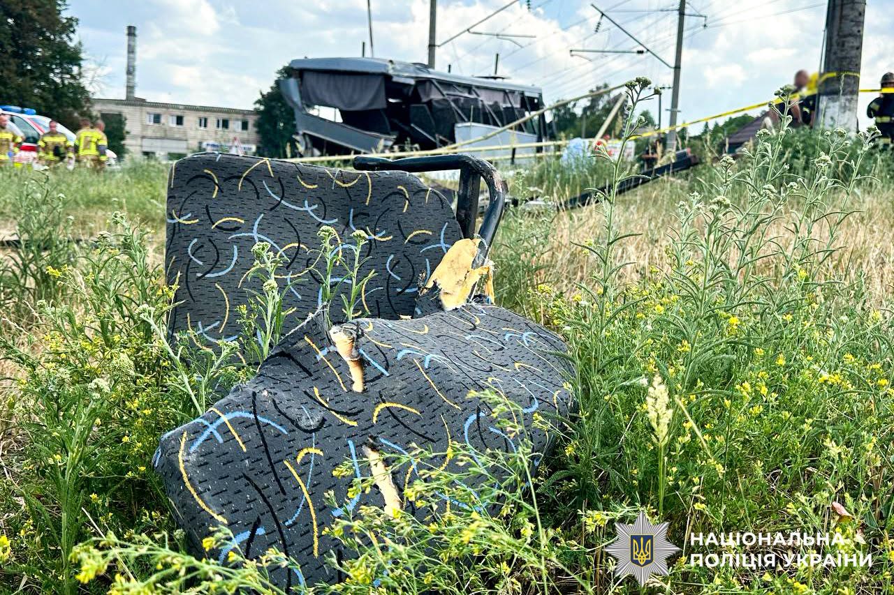 Новини Тернополя - фото з На Рівненщині сталось зіткнення потяга та мікроавтобуса: є загиблі