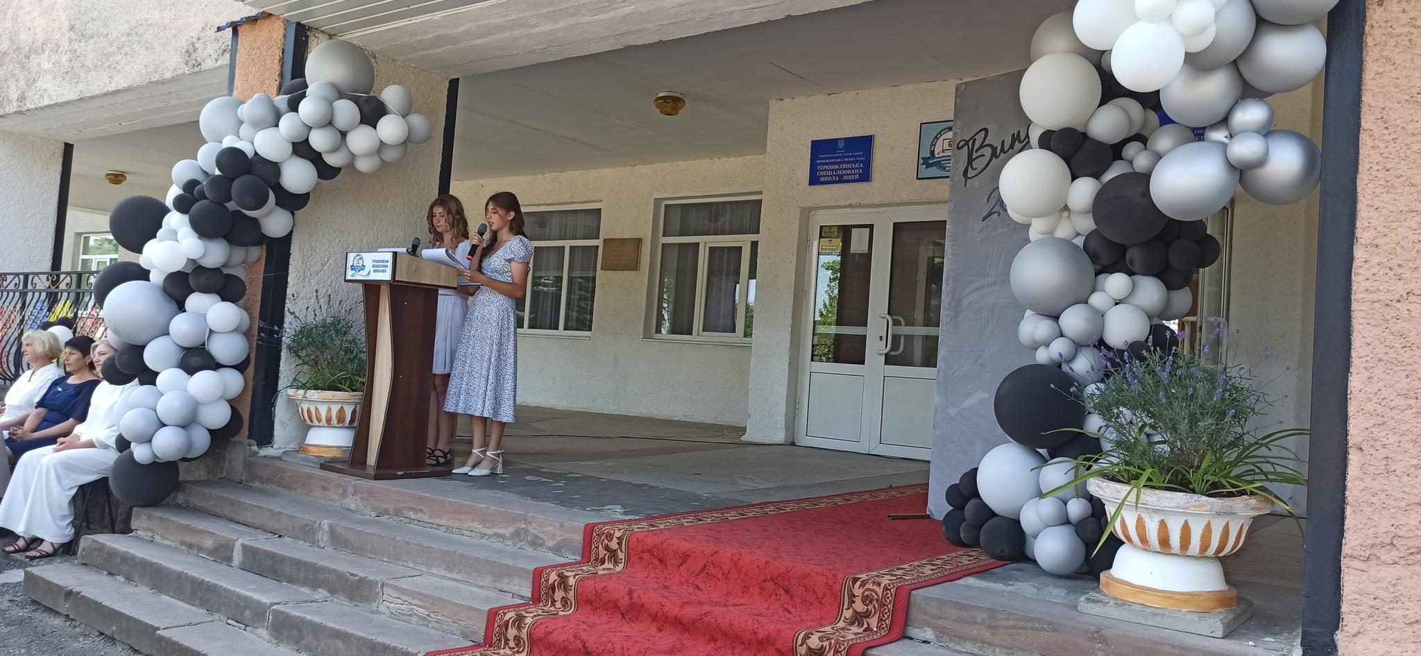 Новини Тернополя - фото з Добра справа на згадку про школу: випускники з Теребовлі передали кошти військовим