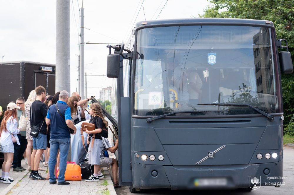 Новини Тернополя - фото з Дітей військових і переселенців із Тернополя відправили на відпочинок у Карпати