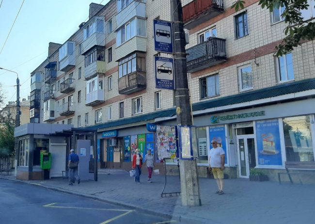 Новини Вінниці - фото з МАФ на зупинці Отамановського демонтують. Що зміниться для пасажирів