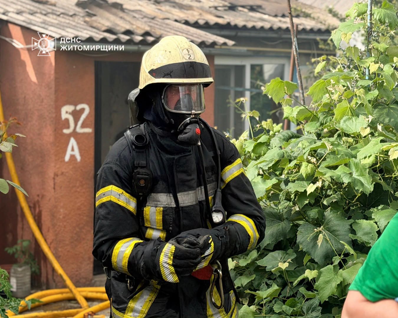 Новини Житомира - фото з У Житомирі горів приватний будинок: травмувався чоловік