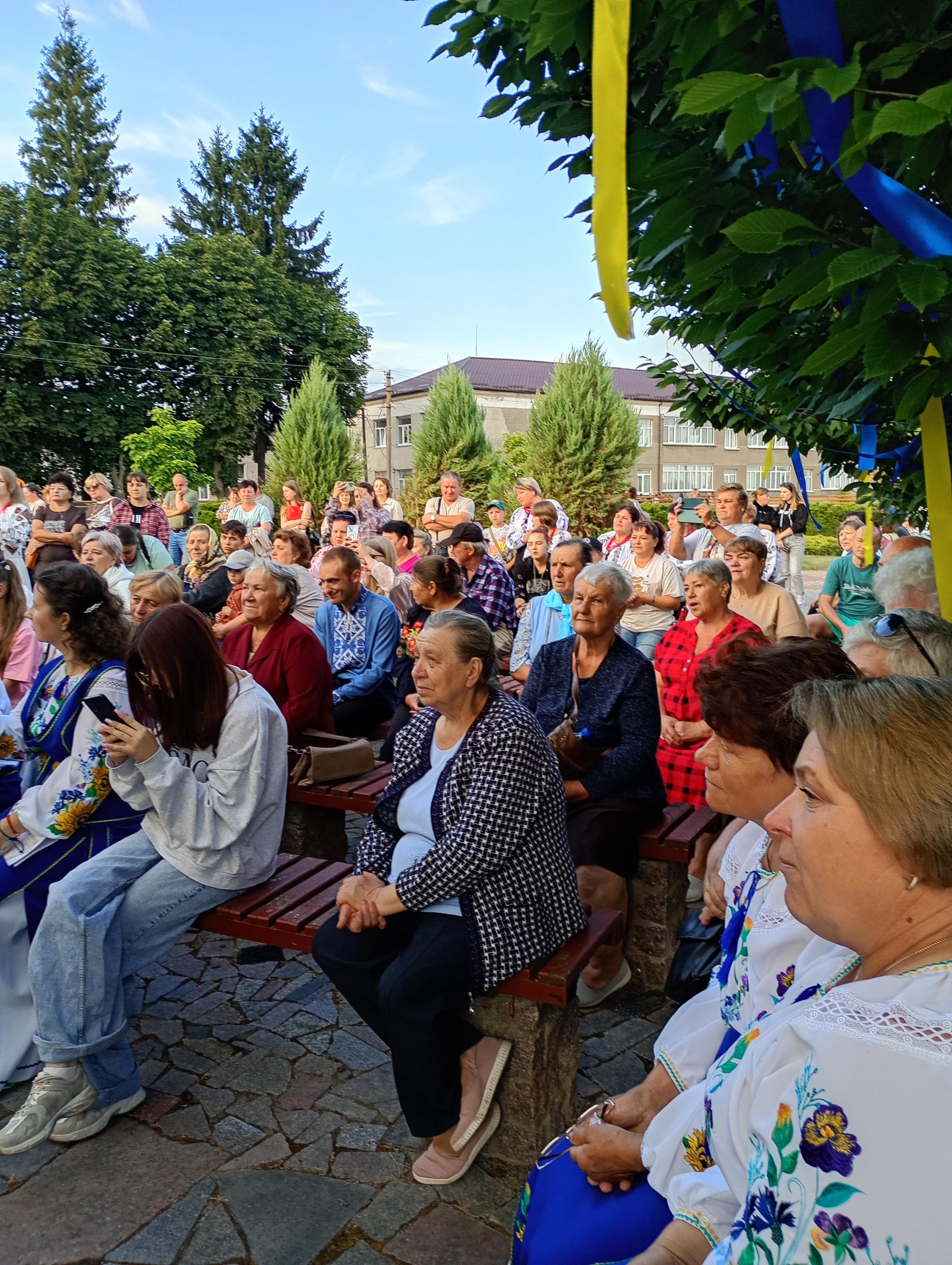 Новини Козятина - фото з Для таких донатів у скриньці проріз був замалий. Непедівка відзначила 386 іменини