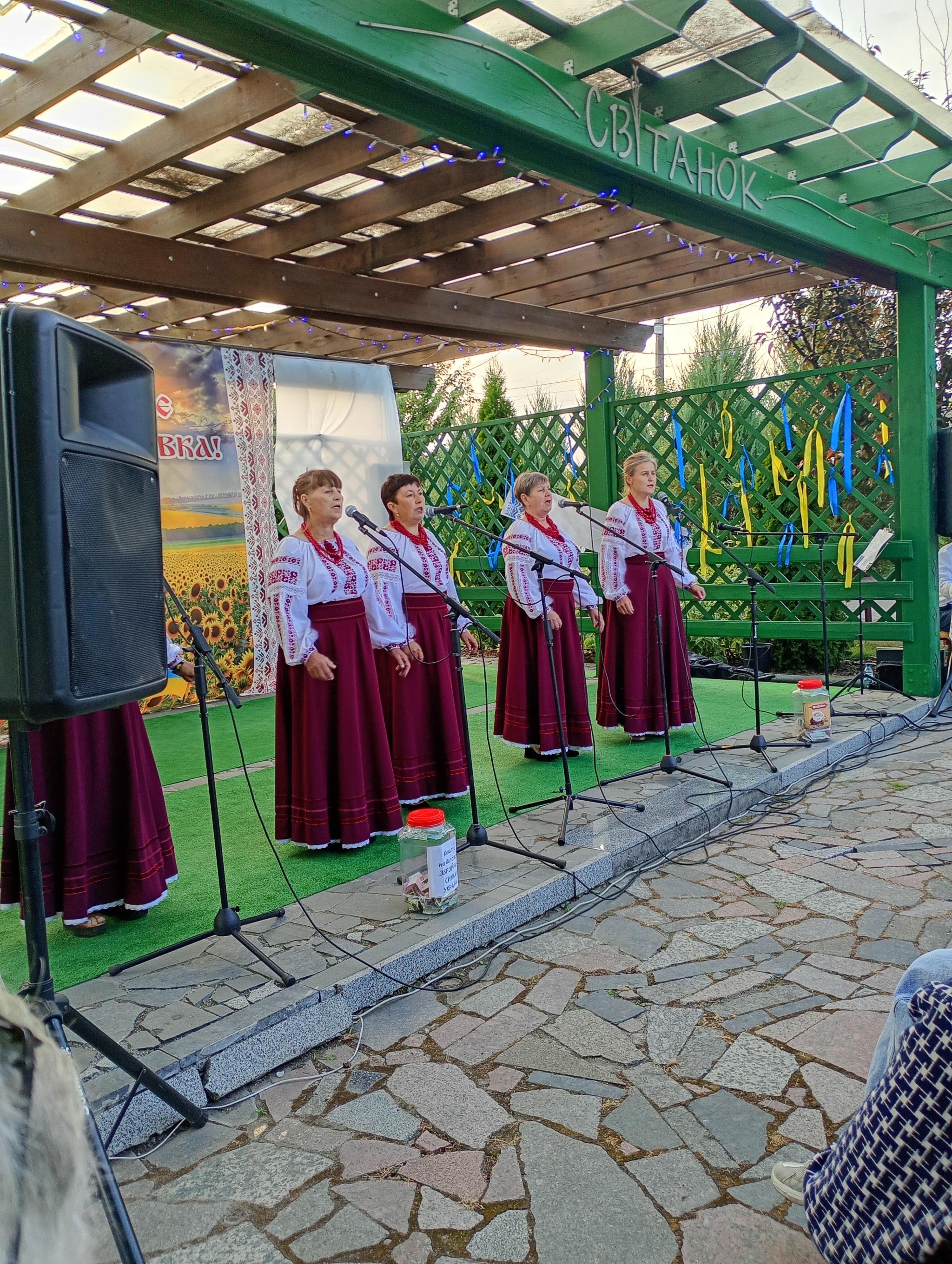 Новини Козятина - фото з Для таких донатів у скриньці проріз був замалий. Непедівка відзначила 386 іменини