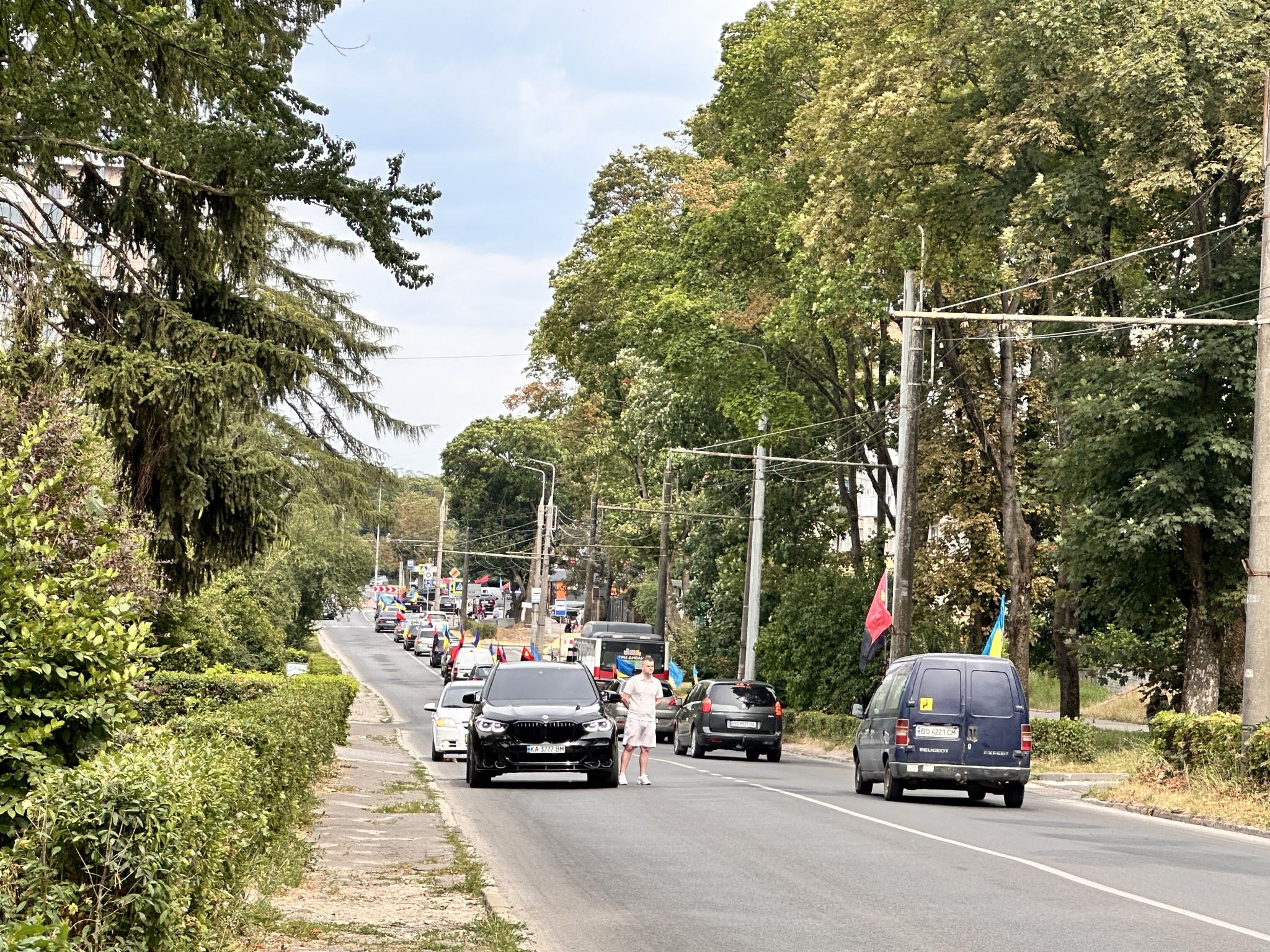 Новини Тернополя - фото з «На щиті» через Тернопіль до рідного дому повернувся захисник Іван Локотош