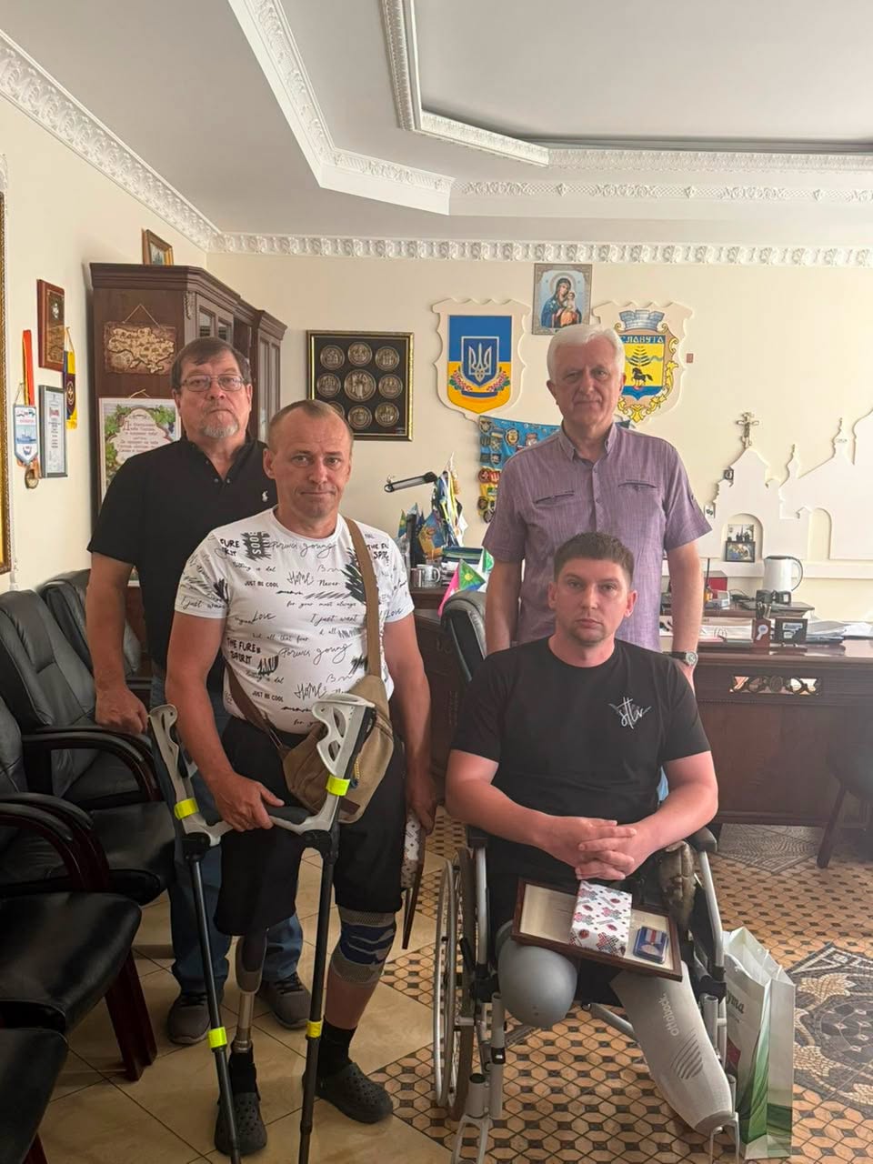 Новини Хмельницького - фото з Відзнаками «За оборону України» нагородили двох ветеранів зі Славути