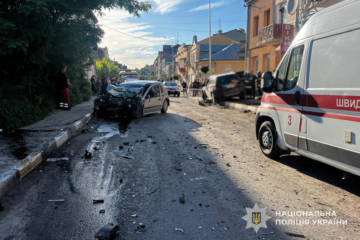 Новини Тернополя - фото з У водія Mercedes — 2,29 проміле алкоголю в крові, є постраждалі: подробиці аварії в Бучачі