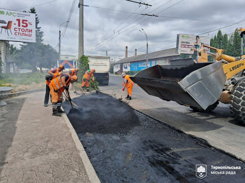 Новини Тернополя - фото з У Тернополі ремонтують дороги і тротуари: де тривають роботи та які вулиці перекрили