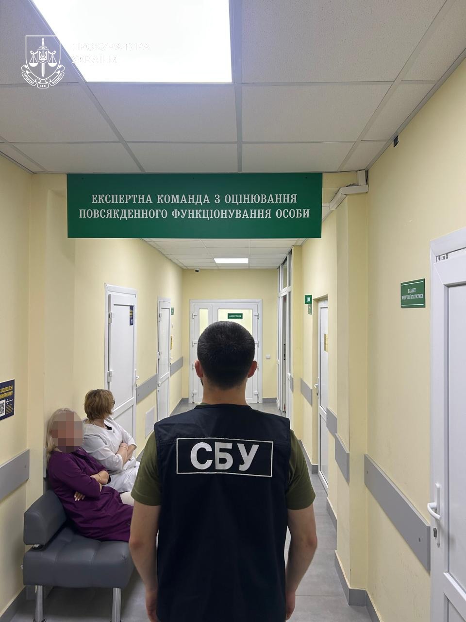 Новини Тернополя - фото з 47 тисяч гривень і 2 тисячі доларів за інвалідність: у Тернополі викрили голову команди та трьох лікарок