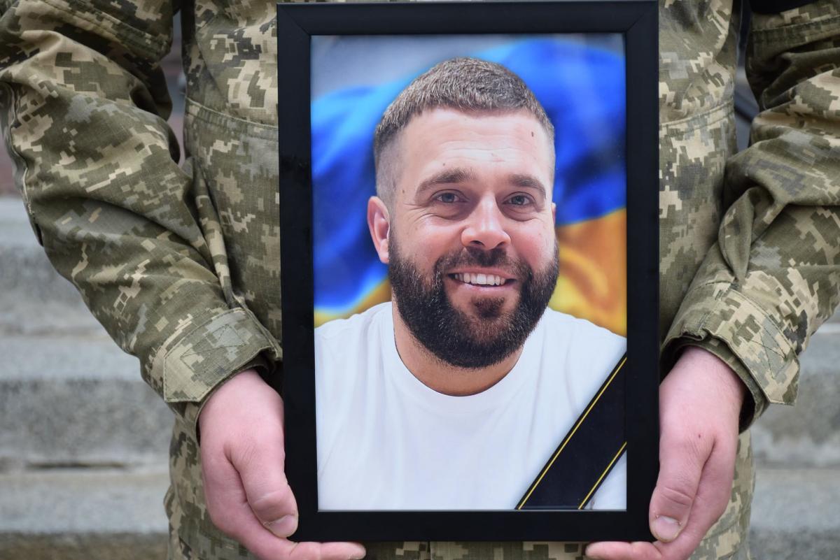 Новини Хмельницького - фото з Із пʼятьма військовими попрощались на Хмельниччині. Хто ці Герої Дмитро Антонюк