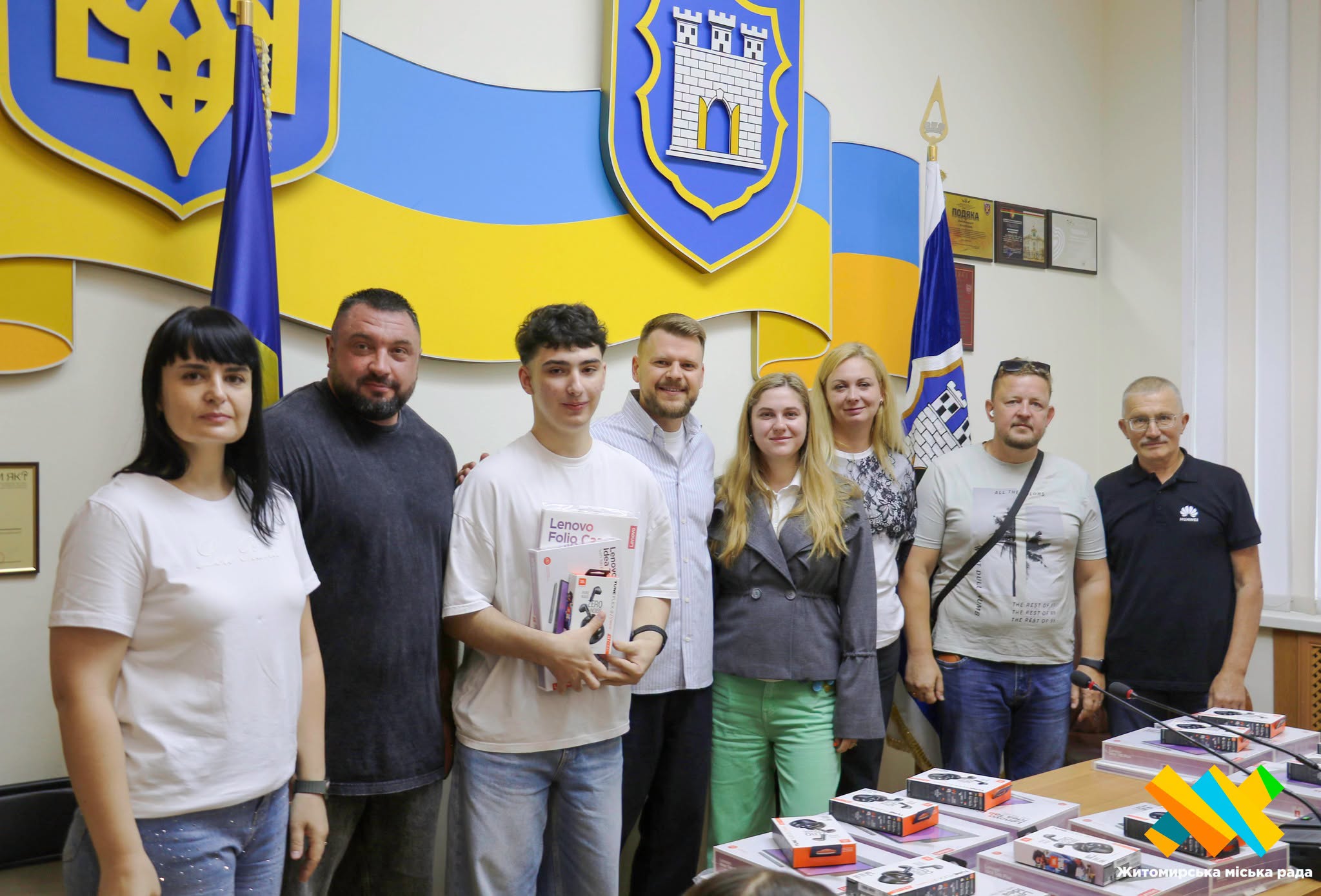 Новини Житомира - фото з Випускники ліцеїв із родин загиблих Захисників отримали планшети для навчання