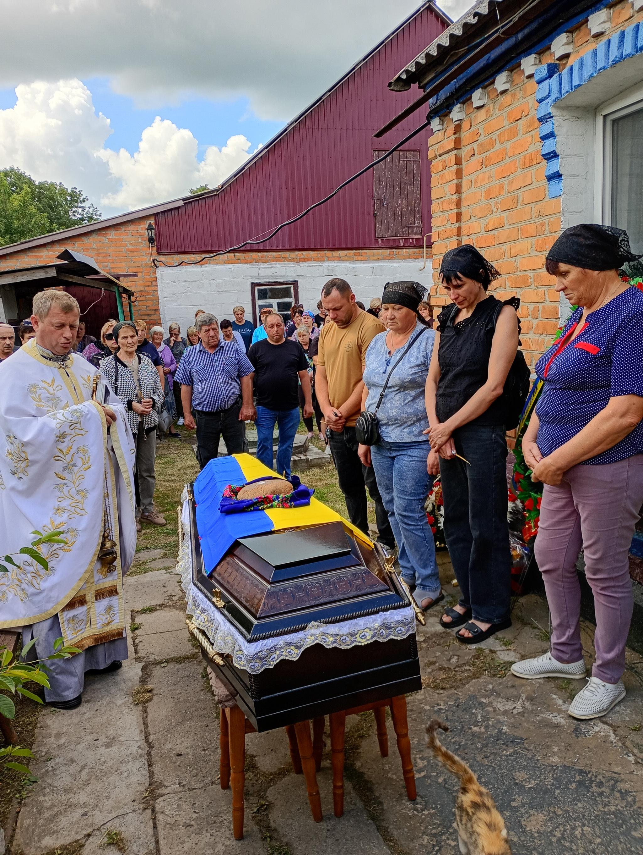 Новини Козятина - фото з Фото «якщо щось» вибрав сам — сьогодні з цього знімка Володя дивиться на нас, як мірило совісті