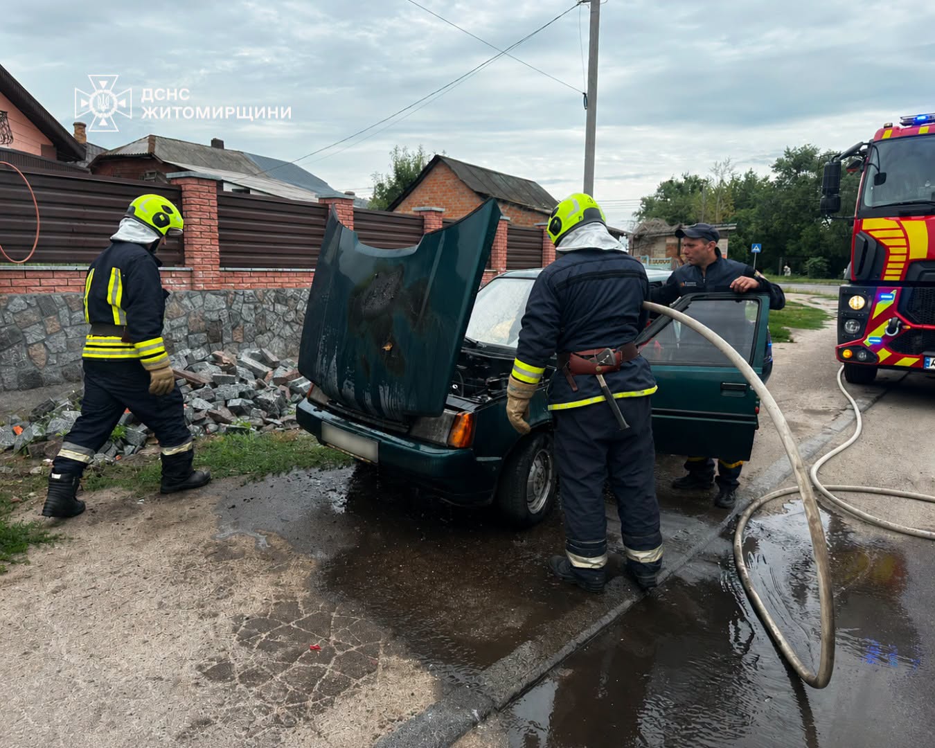 Новини Житомира - фото з Вранці у Бердичеві рятувальники ліквідували пожежу легкового автомобіля