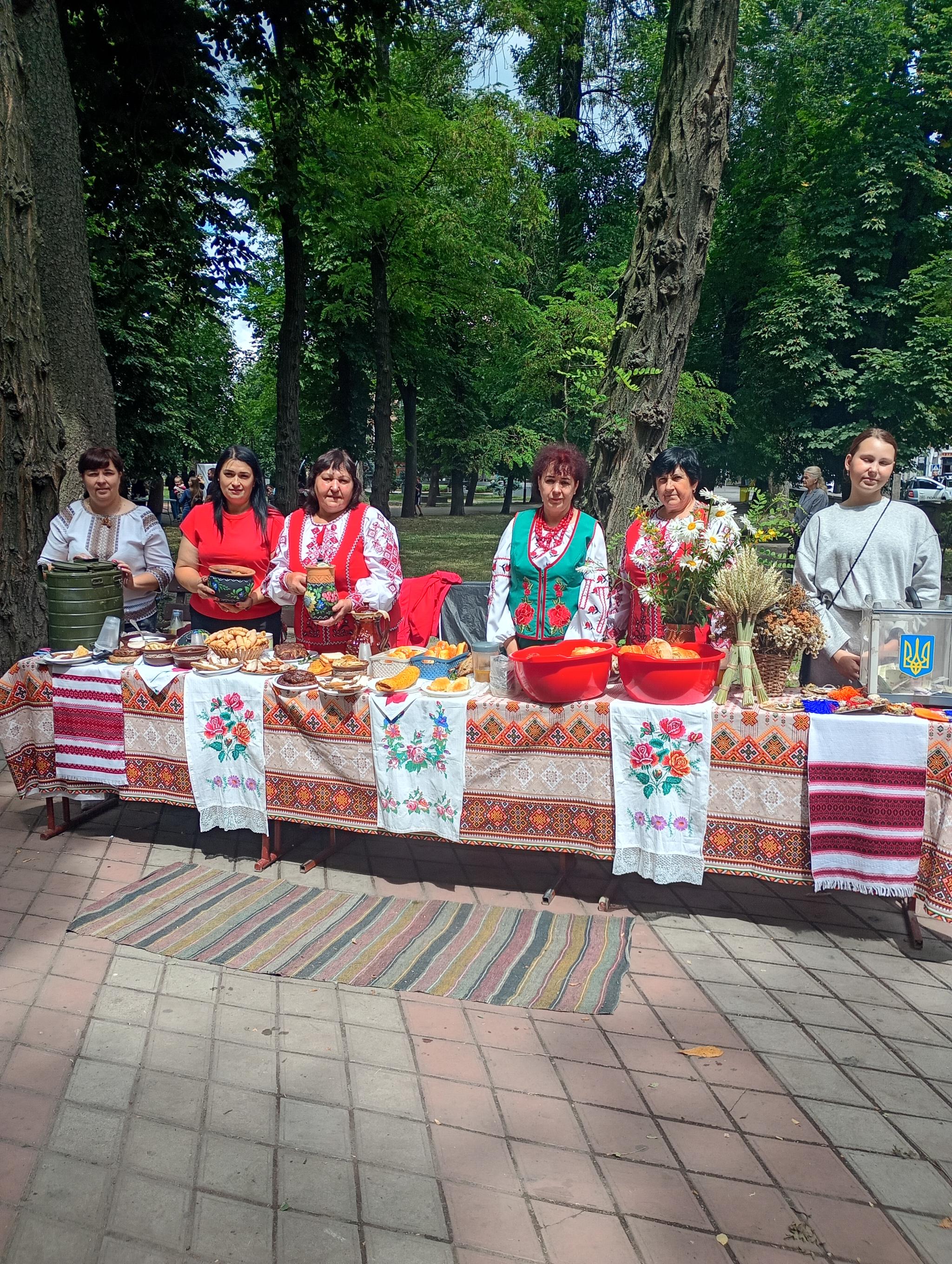 Новини Козятина - фото з Козятин відзначив 152 іменини шоу концертом та щедрим частуванням за донат