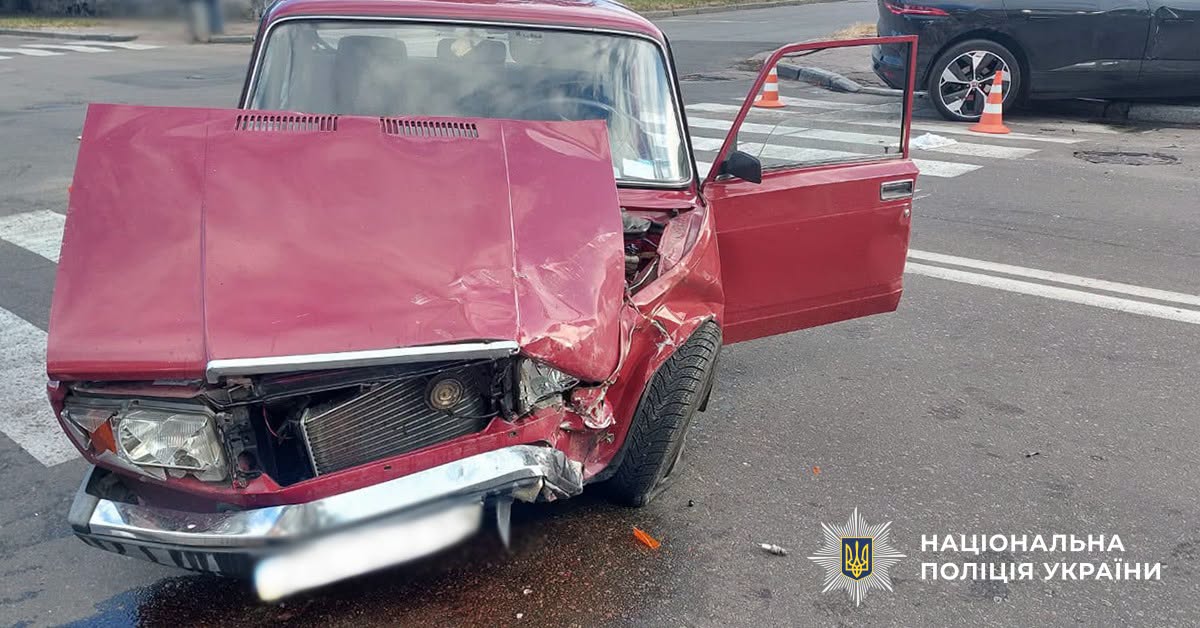 Новини Житомира - фото з ДТП на перехресті Мазепи та Гоголівської: травмовано 68-річного водія