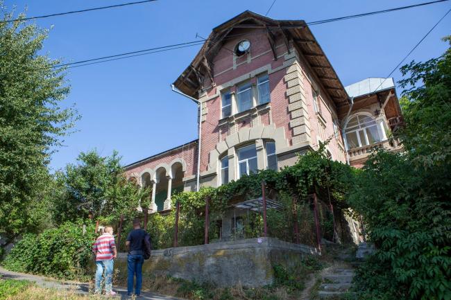 Новини Вінниці - фото з Легендарна «дача Майка» шукає нового мешканця — у графському маєтку продають квартиру