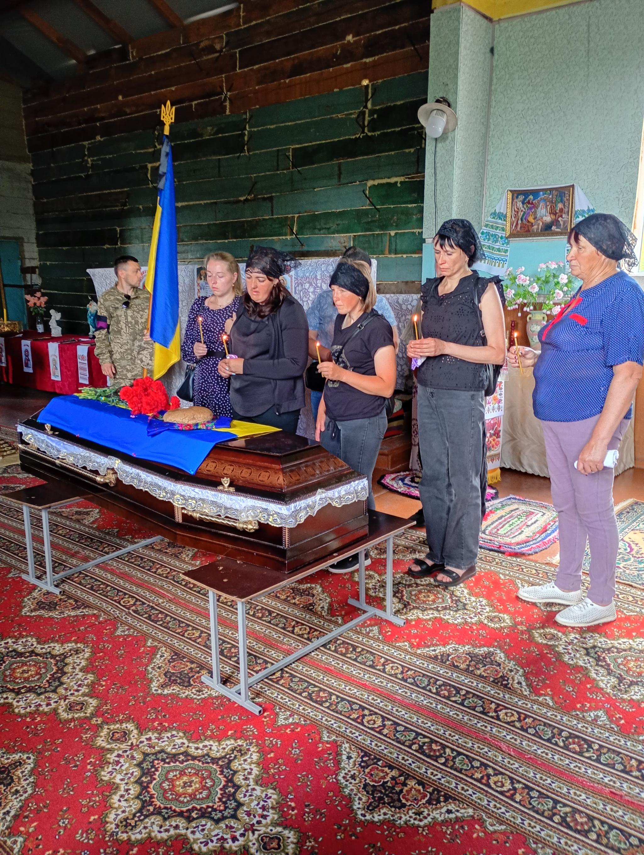 Новини Козятина - фото з Фото «якщо щось» вибрав сам — сьогодні з цього знімка Володя дивиться на нас, як мірило совісті