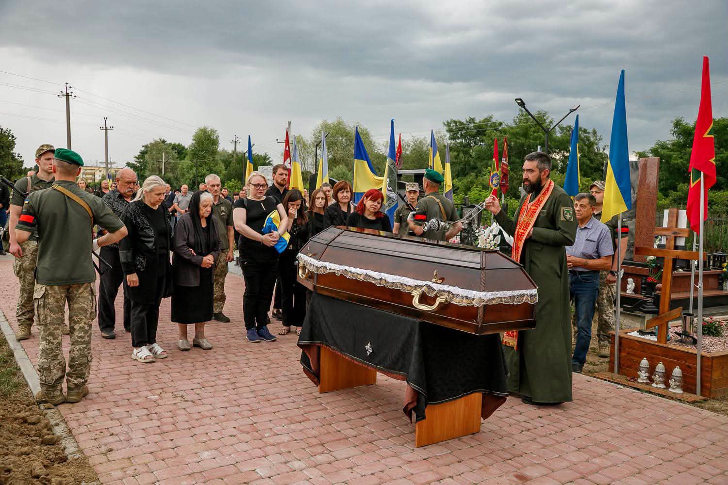 Новини Тернополя - фото з У Чопі попрощались з полеглим Героєм-прикордонником Тарасом Солтисом, який народився в Тернополі
