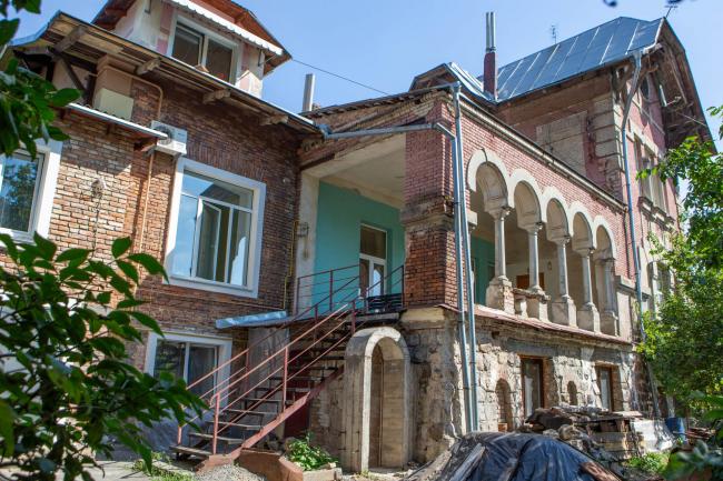 Новини Вінниці - фото з Легендарна «дача Майка» шукає нового мешканця — у графському маєтку продають квартиру