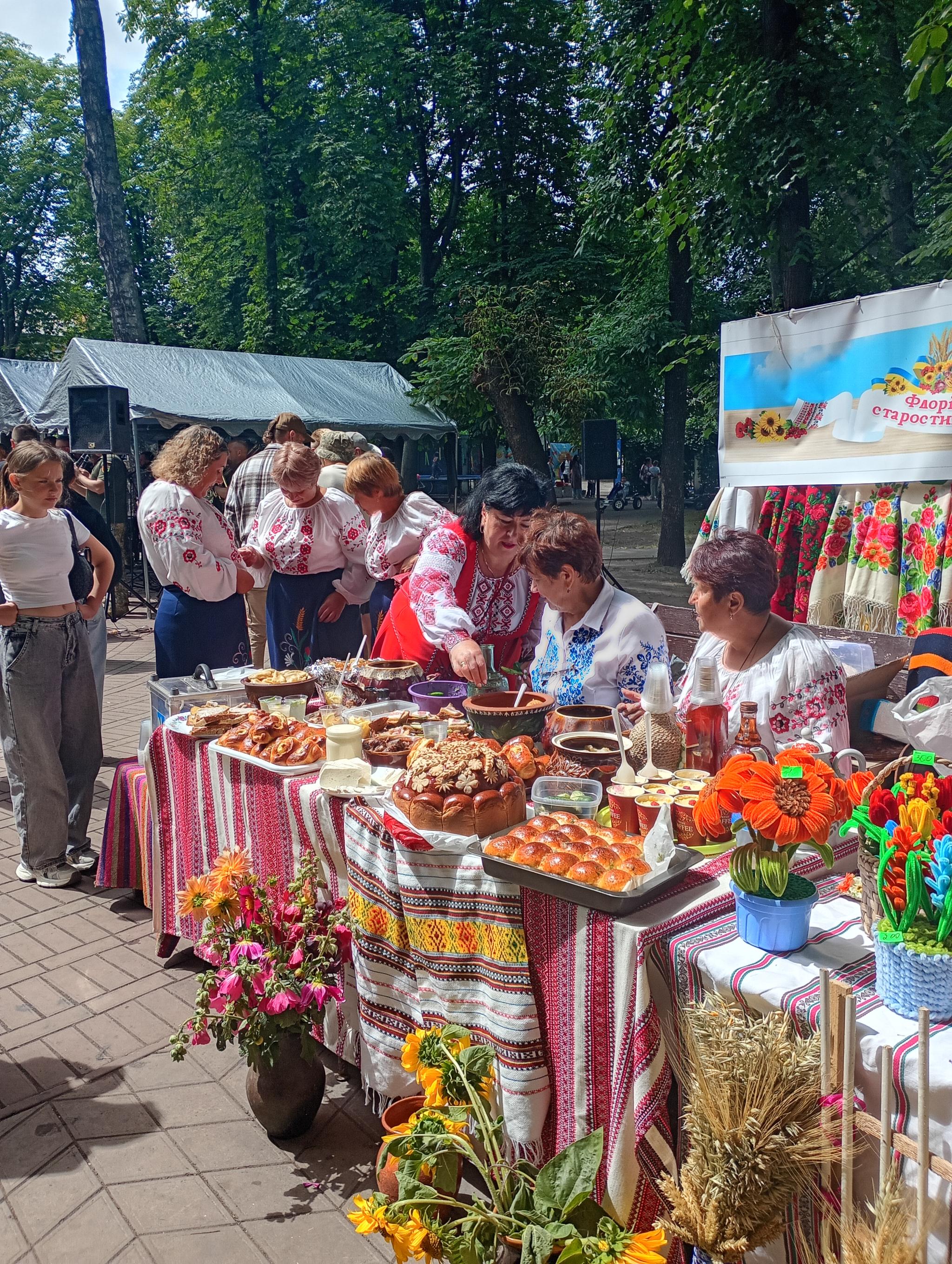 Новини Козятина - фото з Козятин відзначив 152 іменини шоу концертом та щедрим частуванням за донат
